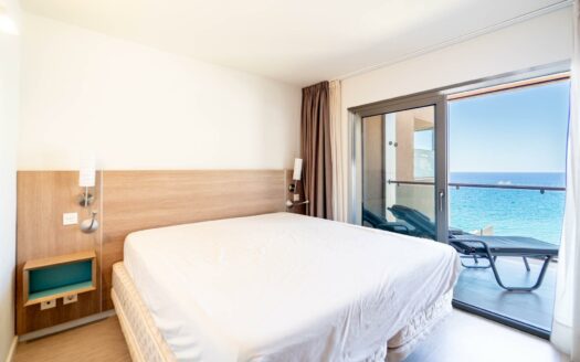 Exclusive 2-bedroom apartment with spacious balcony in Playa del Cura