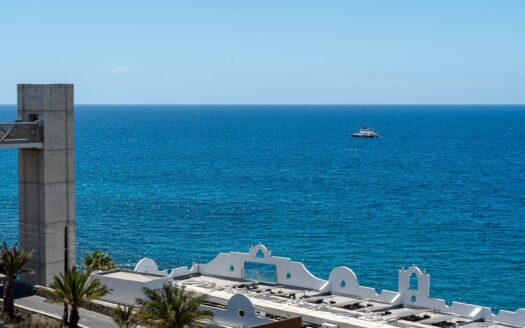 Exclusive 2-bedroom apartment with spacious balcony in Playa del Cura
