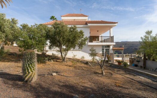 Chalet con vistas al mar y gran potencial de reforma en Montaña la Data