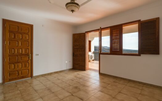 Chalet con vistas al mar y gran potencial de reforma en Montaña la Data