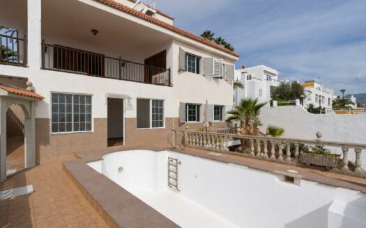 Chalet con vistas al mar y gran potencial de reforma en Montaña la Data