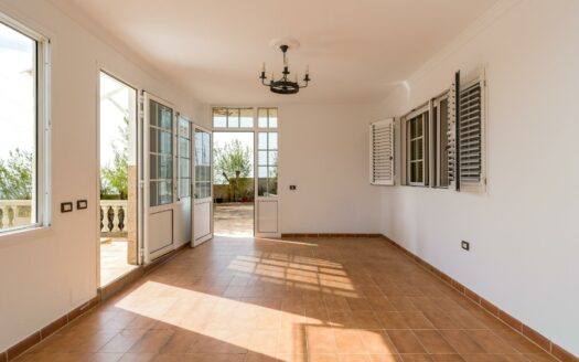 Chalet con vistas al mar y gran potencial de reforma en Montaña la Data