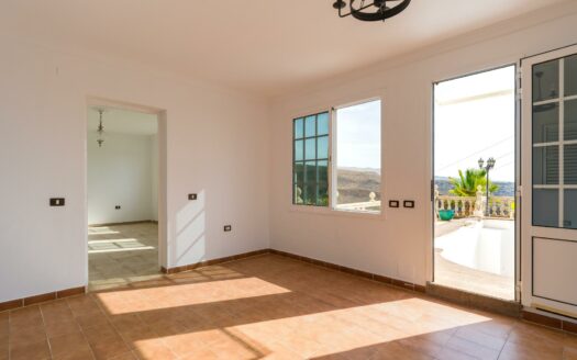 Chalet con vistas al mar y gran potencial de reforma en Montaña la Data