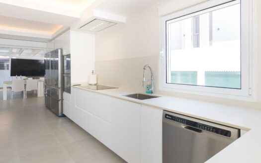 VILLA DE LUJO RECIÉN RENOVADA A POCOS PASOS DEL CENTRO DE MELONERAS. PISCINA PRIVADA CLIMATIZADA. GARAJE TRIPLE. UBICACIÓN PRIVILEGADA FRENTE A VILLA DEL CONDE.