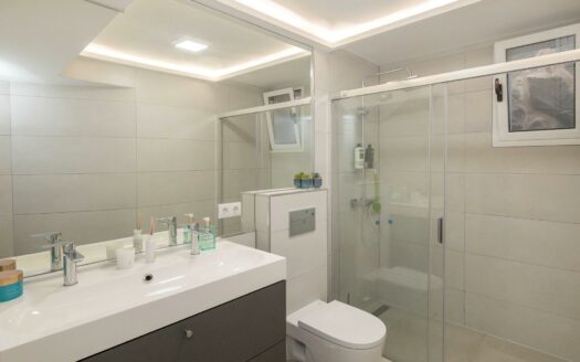 VILLA DE LUJO RECIÉN RENOVADA A POCOS PASOS DEL CENTRO DE MELONERAS. PISCINA PRIVADA CLIMATIZADA. GARAJE TRIPLE. UBICACIÓN PRIVILEGADA FRENTE A VILLA DEL CONDE.