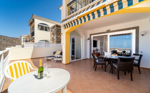 Exklusives Apartment mit großzügiger Terrasse und Meerblick in Loma Verde