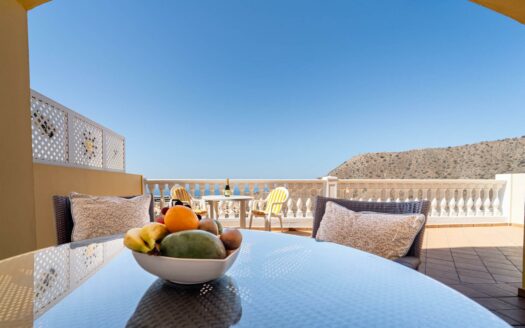 Exklusives Apartment mit großzügiger Terrasse und Meerblick in Loma Verde