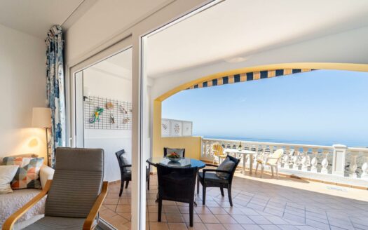 Exklusives Apartment mit großzügiger Terrasse und Meerblick in Loma Verde