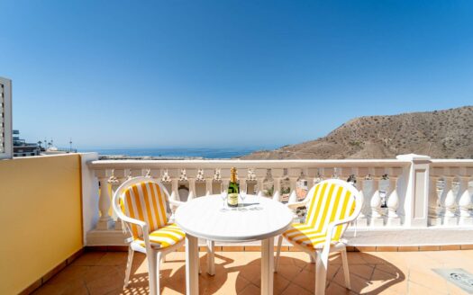 Exklusives Apartment mit großzügiger Terrasse und Meerblick in Loma Verde