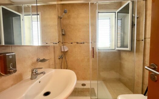 Exklusives Apartment mit Terrasse, Meerblick und beheiztem Pool in Loma 2