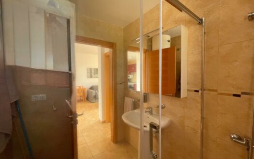 Exklusives Apartment mit Terrasse, Meerblick und beheiztem Pool in Loma 2