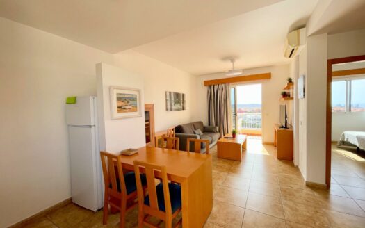 Exklusives Apartment mit Terrasse, Meerblick und beheiztem Pool in Loma 2