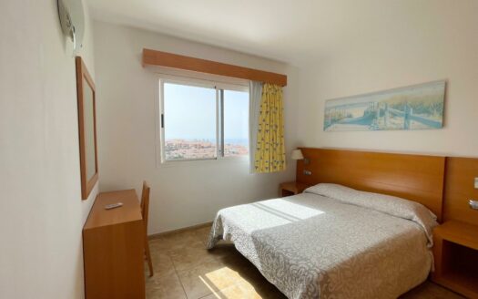 Exklusives Apartment mit Terrasse, Meerblick und beheiztem Pool in Loma 2