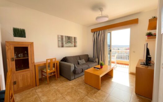Exklusives Apartment mit Terrasse, Meerblick und beheiztem Pool in Loma 2