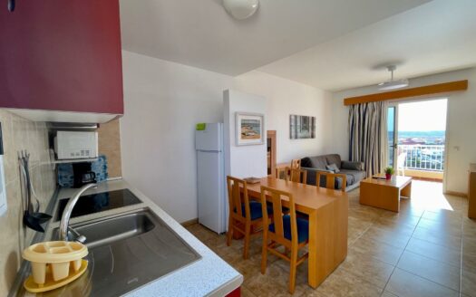Exklusives Apartment mit Terrasse, Meerblick und beheiztem Pool in Loma 2