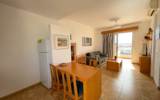 Exklusives Apartment mit Terrasse, Meerblick und beheiztem Pool in Loma 2