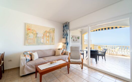 Exclusivo apartamento con amplia terraza y vistas al mar en Loma Verde
