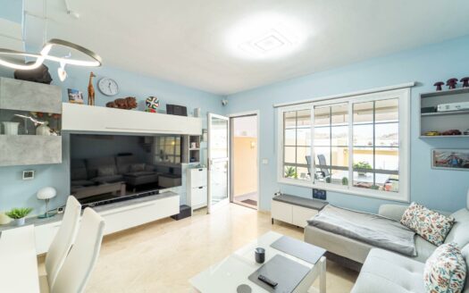 Renovated duplex with terrace and parking space in Puerto Rico
