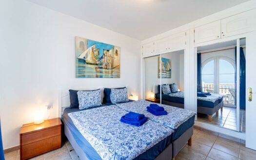 Exclusivo apartamento con amplia terraza y vistas al mar en Loma Verde