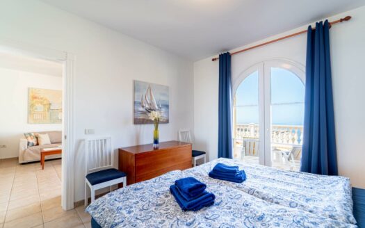 Exclusivo apartamento con amplia terraza y vistas al mar en Loma Verde