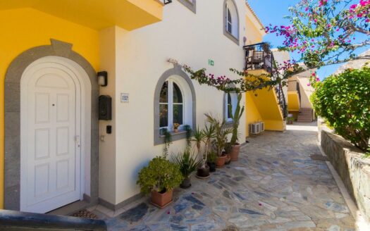Exclusivo apartamento con amplia terraza y vistas al mar en Loma Verde