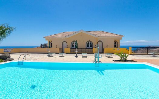 Exclusivo apartamento con amplia terraza y vistas al mar en Loma Verde