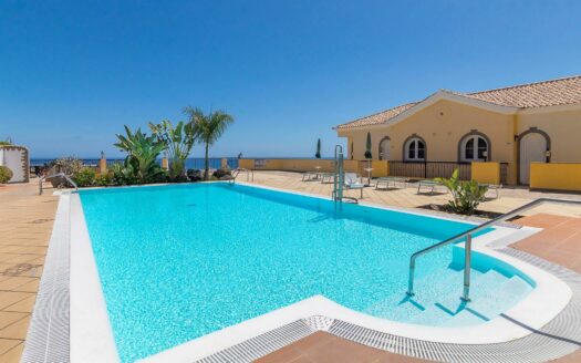 Exclusivo apartamento con amplia terraza y vistas al mar en Loma Verde