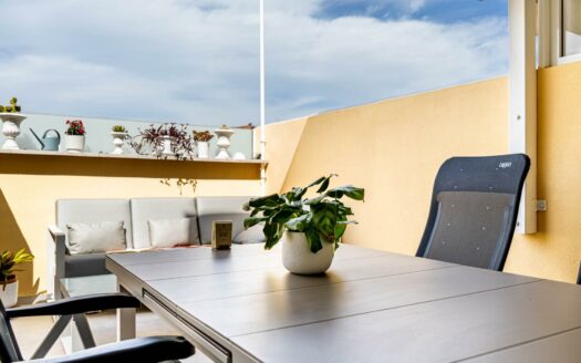 Renovated duplex with terrace and parking space in Puerto Rico