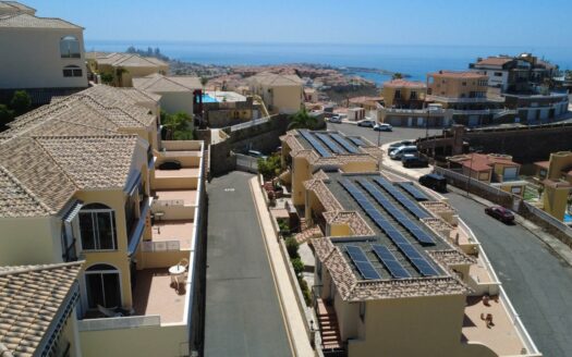 Exclusivo apartamento con amplia terraza y vistas al mar en Loma Verde