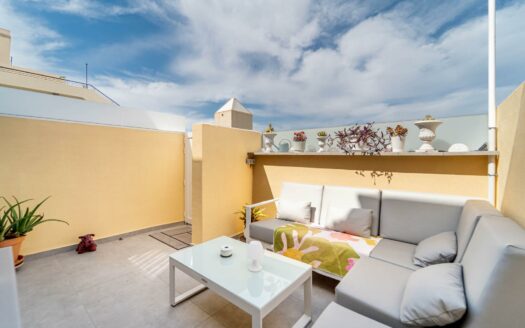 Renovated duplex with terrace and parking space in Puerto Rico